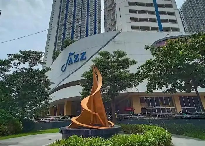 Luxury In The Makati Skyline * Manila